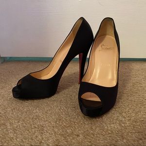 Christian Louboutin Very Prive satin peep toe 38